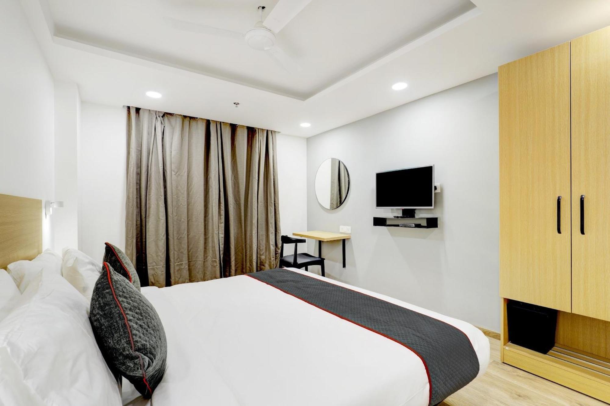 Hotel Super Townhouse Rajyash Rise Sarkhej Exterior foto